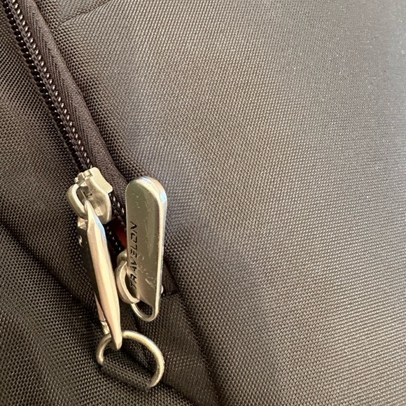 Travelon Anti Theft Crossbody - Picture 8 of 10